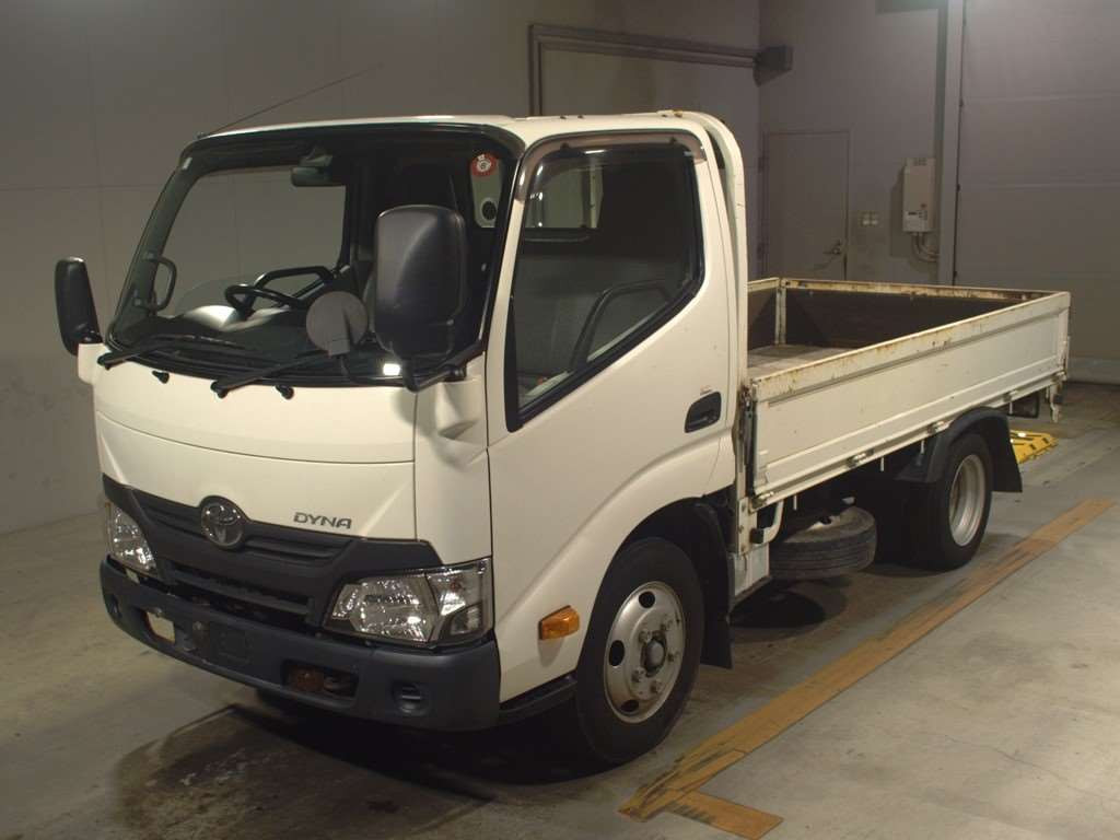 2017 Toyota Dyna Truck XZU605[0]