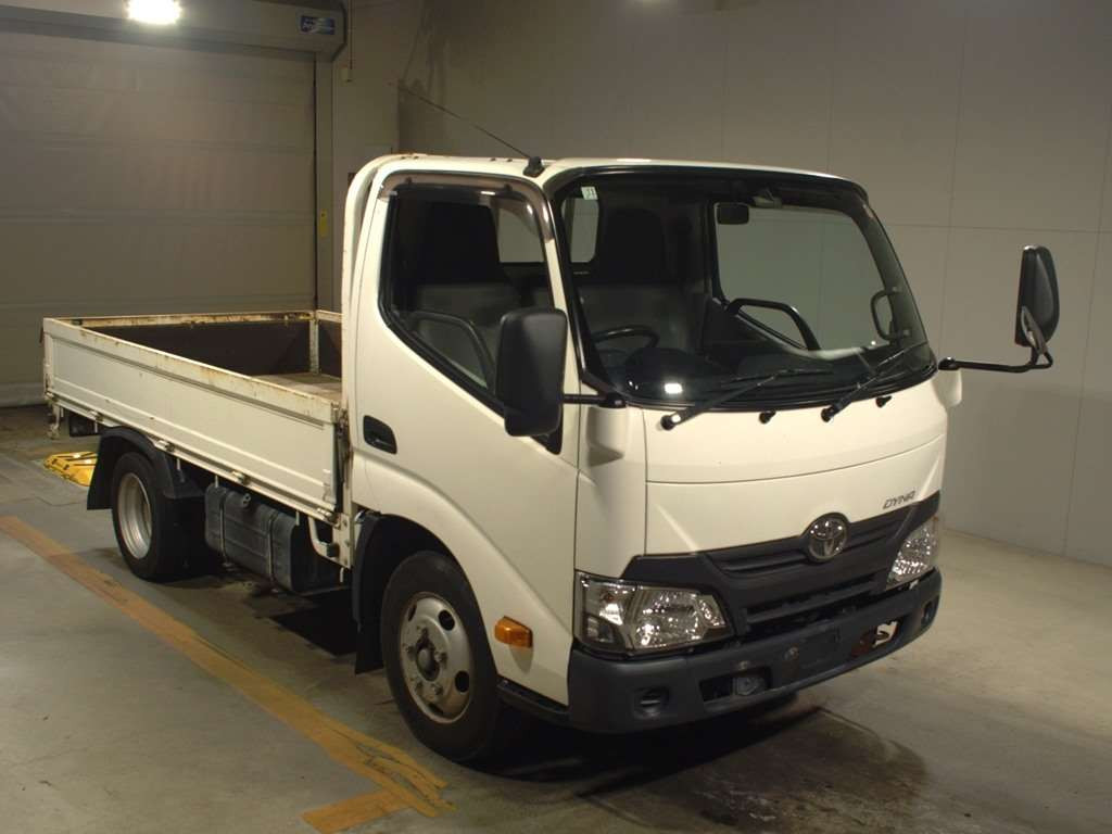 2017 Toyota Dyna Truck XZU605[2]