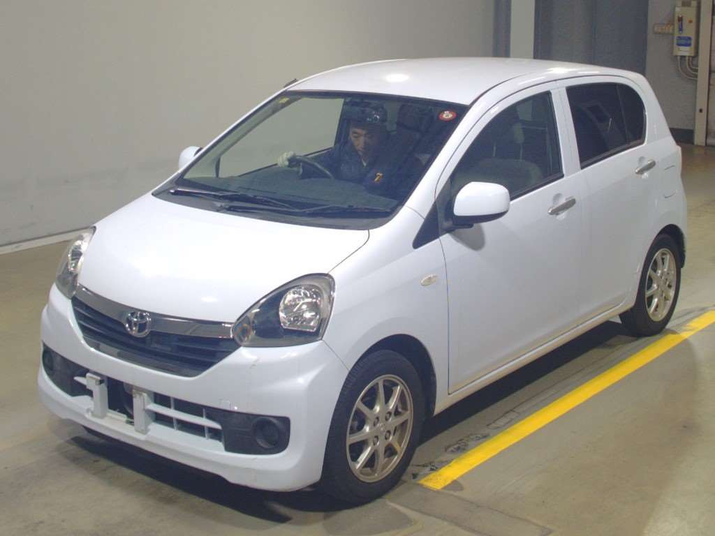 2016 Toyota Pixis Epoch LA300A[0]