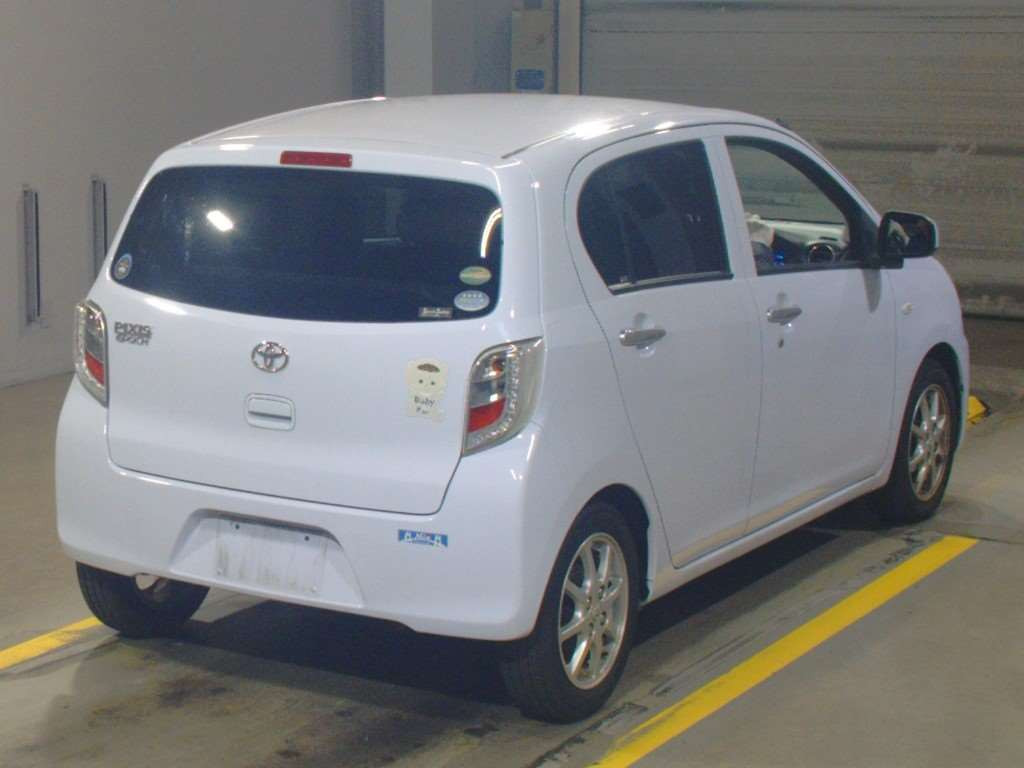 2016 Toyota Pixis Epoch LA300A[1]