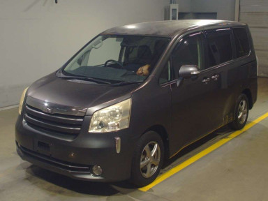 2010 Toyota Noah