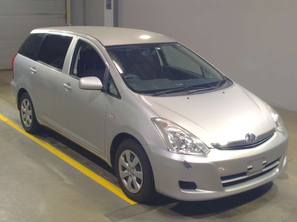 2005 Toyota Wish ZNE10G[2]