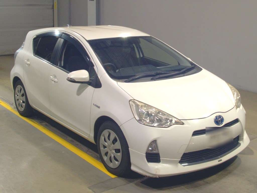 2014 Toyota Aqua NHP10[2]