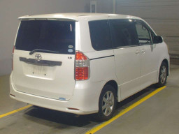 2009 Toyota Noah