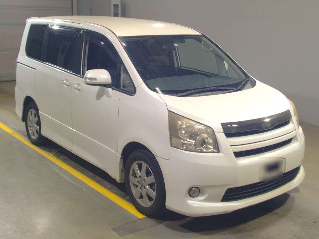 2009 Toyota Noah ZRR70W[2]