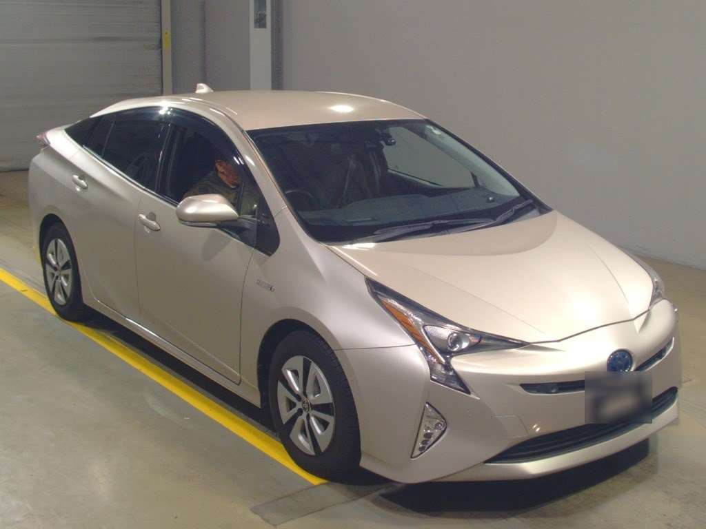 2016 Toyota Prius ZVW51[2]