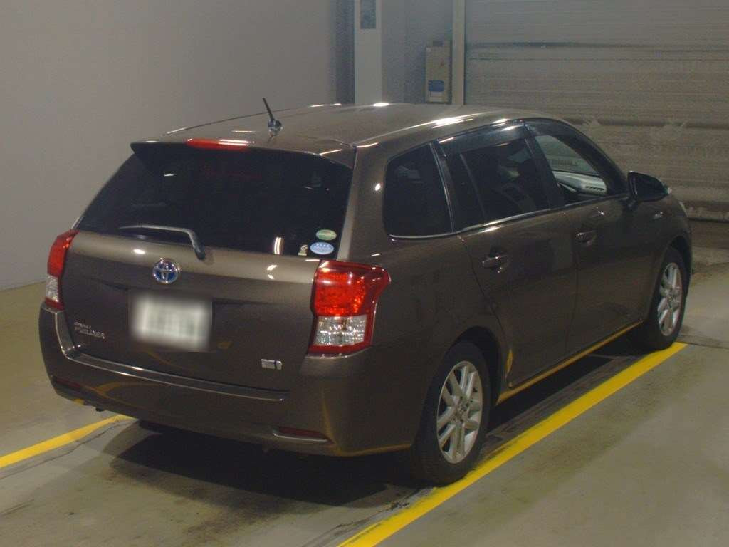 2014 Toyota Corolla Fielder NKE165G[1]