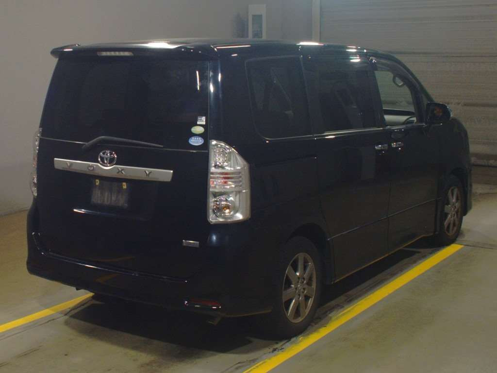 2009 Toyota Voxy ZRR70W[1]