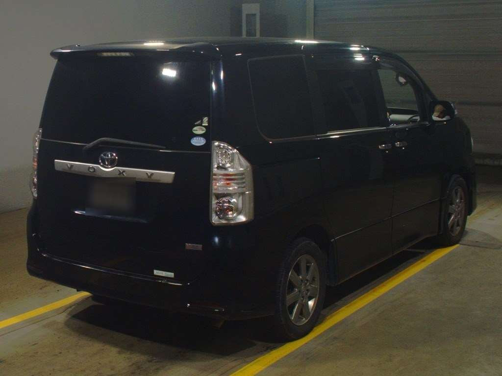 2009 Toyota Voxy ZRR70W[1]