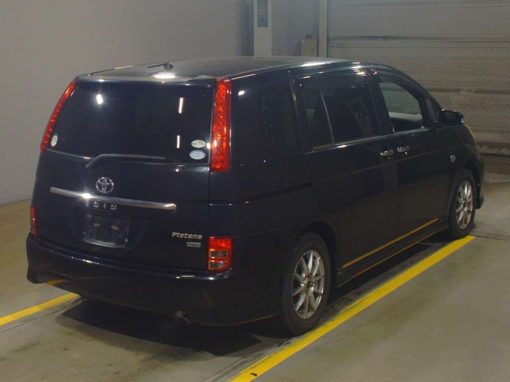 2010 Toyota Isis ZGM10W[1]