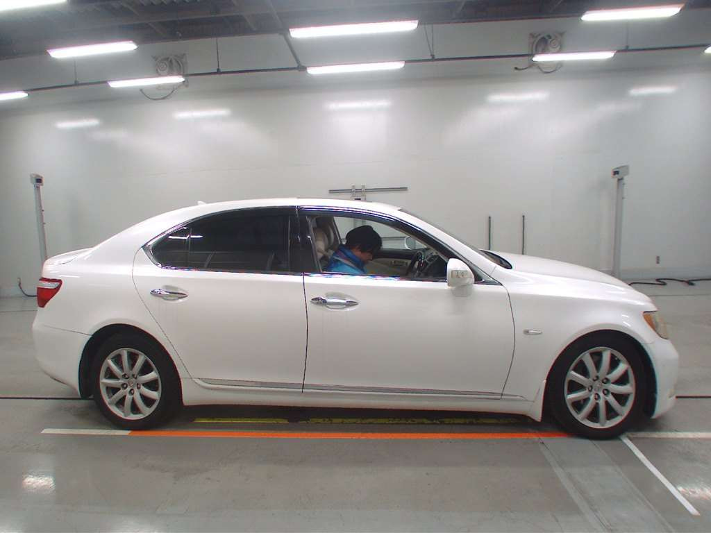 2007 Lexus LS USF40[2]