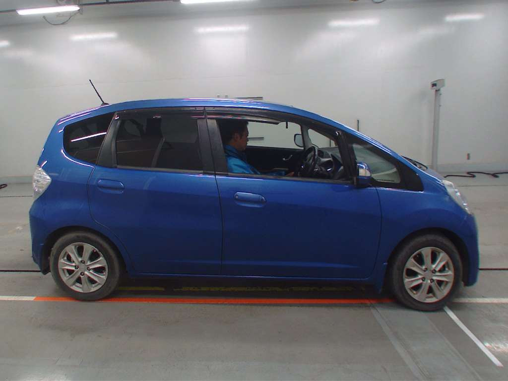 2011 Honda Fit Hybrid GP1[2]