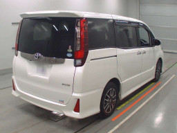 2016 Toyota Noah