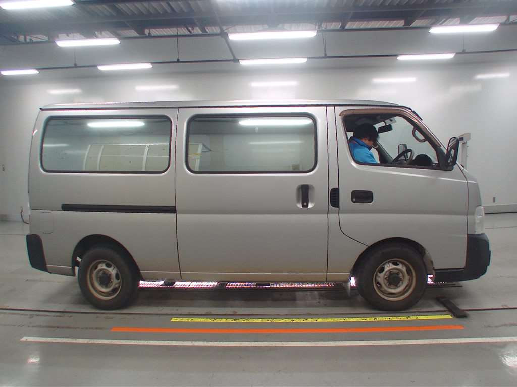 2005 Nissan Caravan Van CQGE25[2]