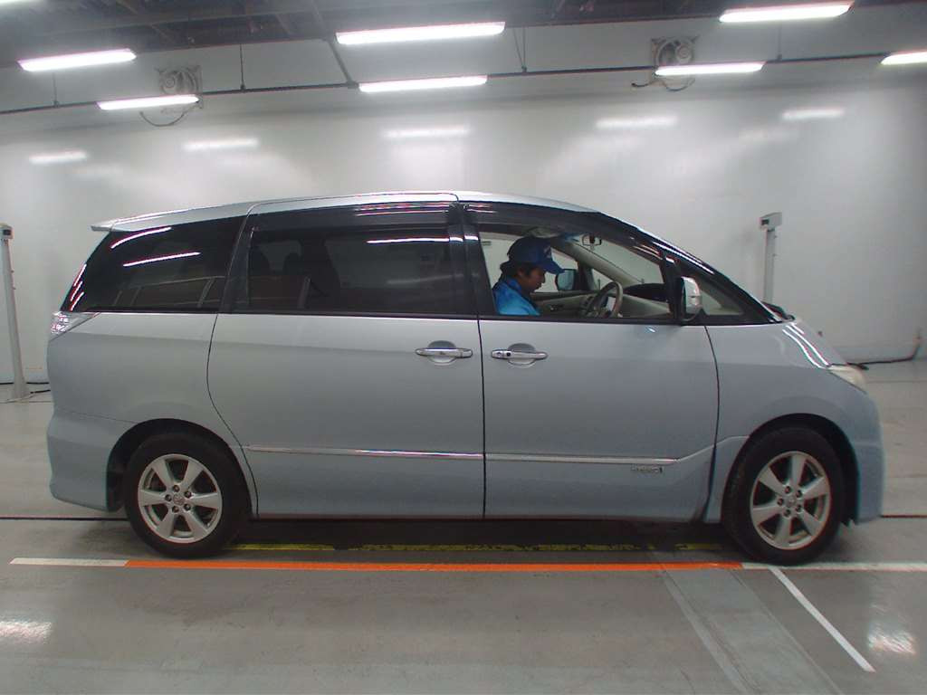 2011 Toyota Estima Hybrid AHR20W[2]