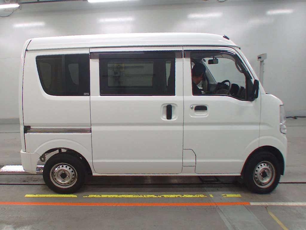 2019 Nissan NV100 Clipper DR17V[2]