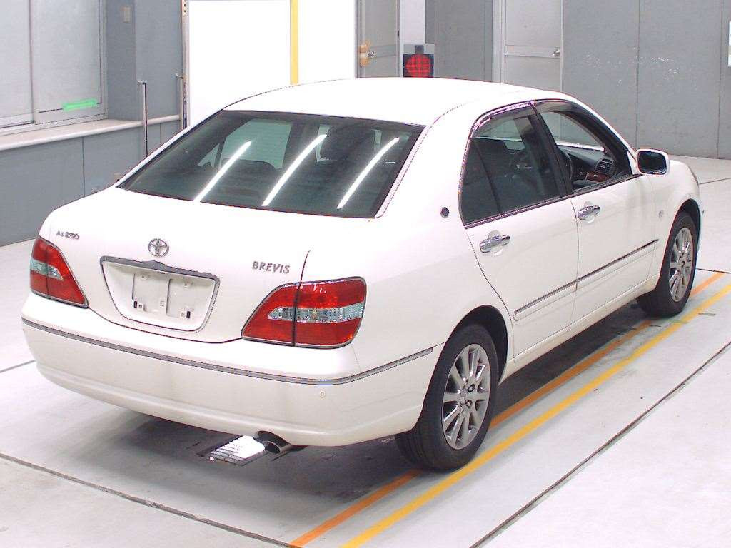 2004 Toyota Brevis JCG10[1]