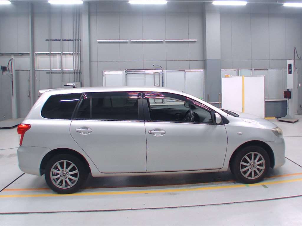 2011 Toyota Corolla Fielder NZE141G[2]