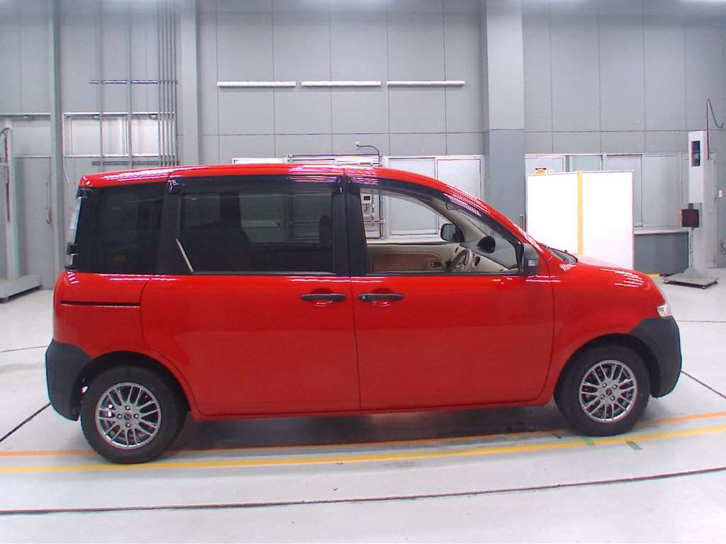 2011 Toyota Sienta NCP81G[2]