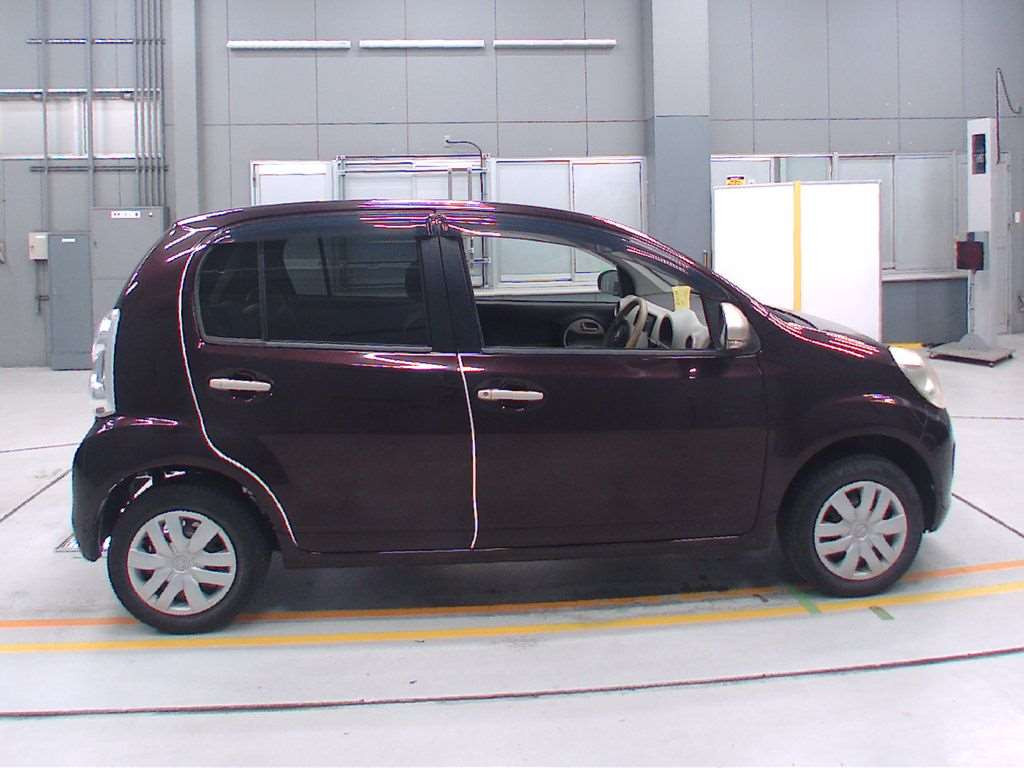 2010 Toyota Passo KGC30[2]