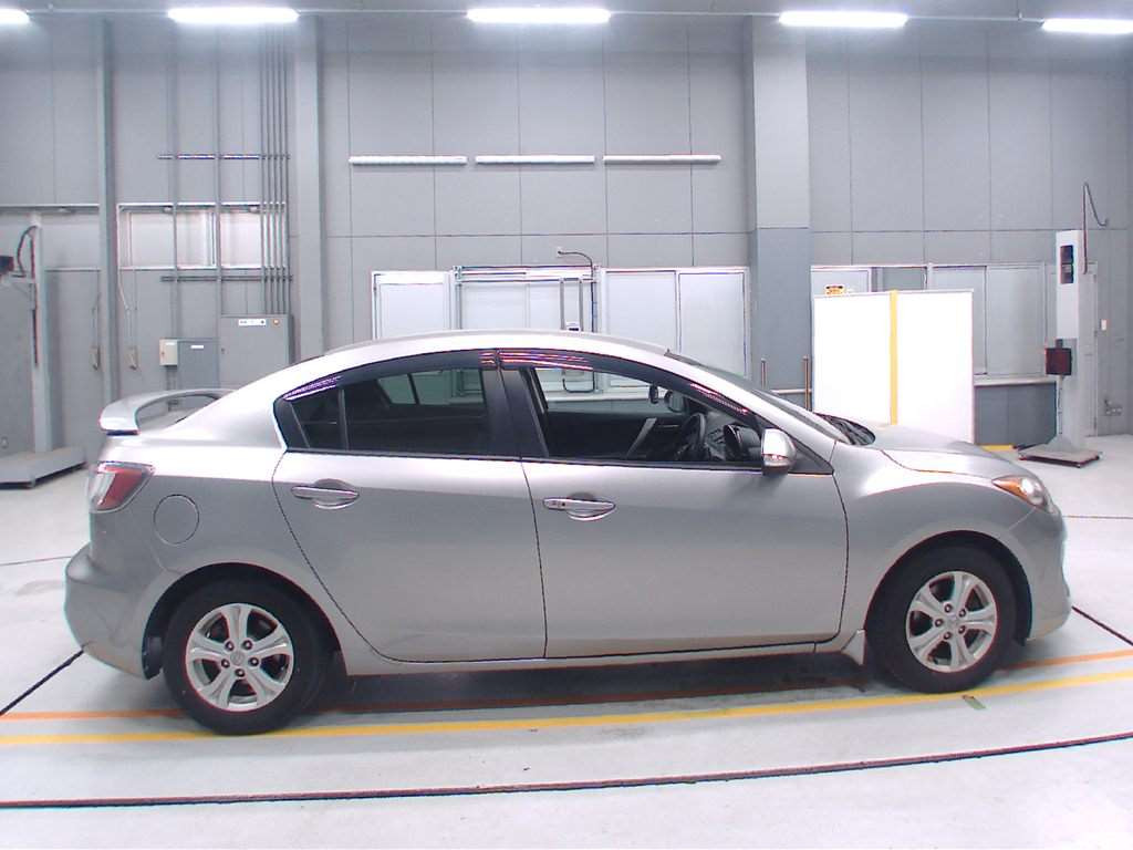 2011 Mazda Axela BLFFP[2]