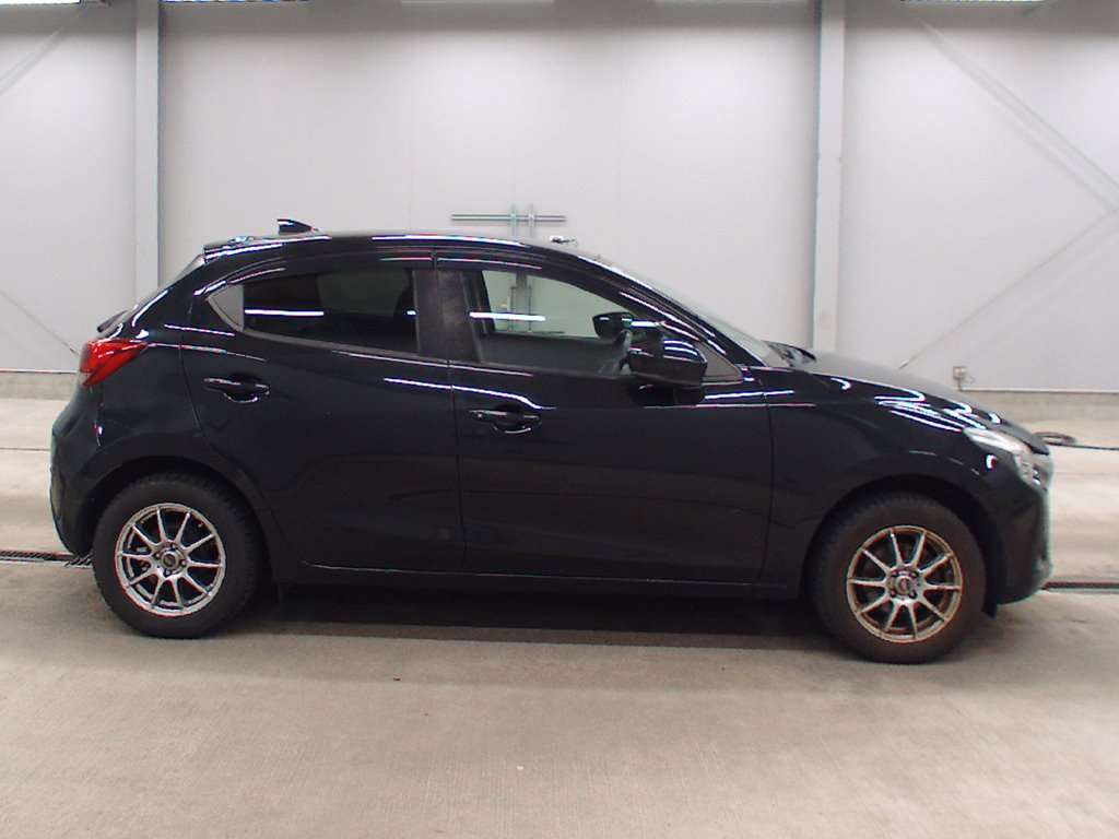 2017 Mazda Demio DJ3AS[2]