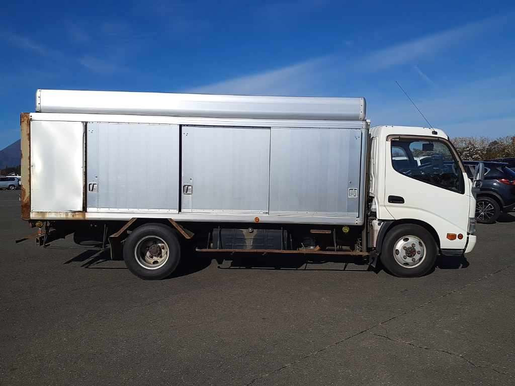 2014 Hino DUTRO XZU695M[2]