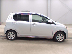 2011 Daihatsu Mira es