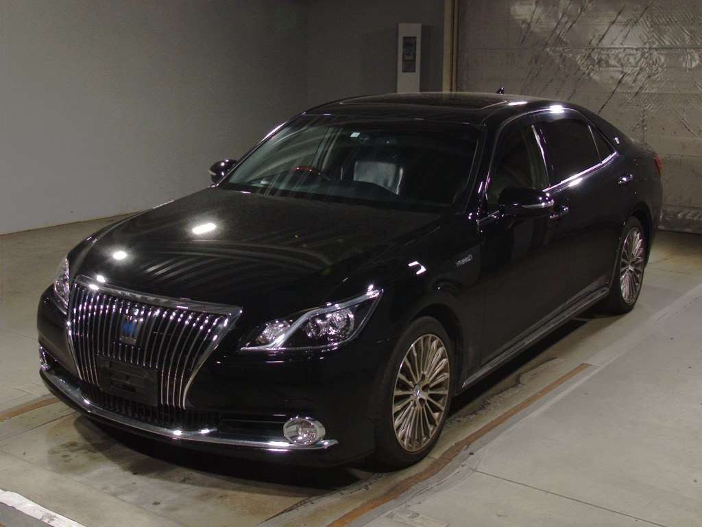 2014 Toyota Crown Majesta GWS214[0]