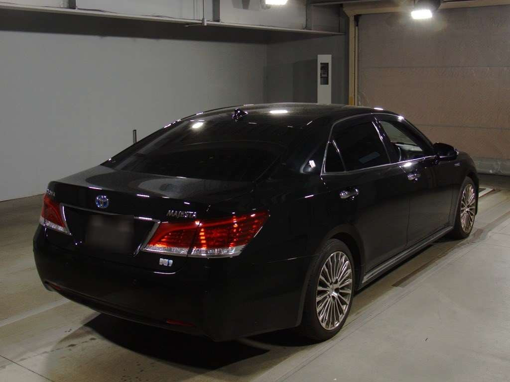 2014 Toyota Crown Majesta GWS214[1]