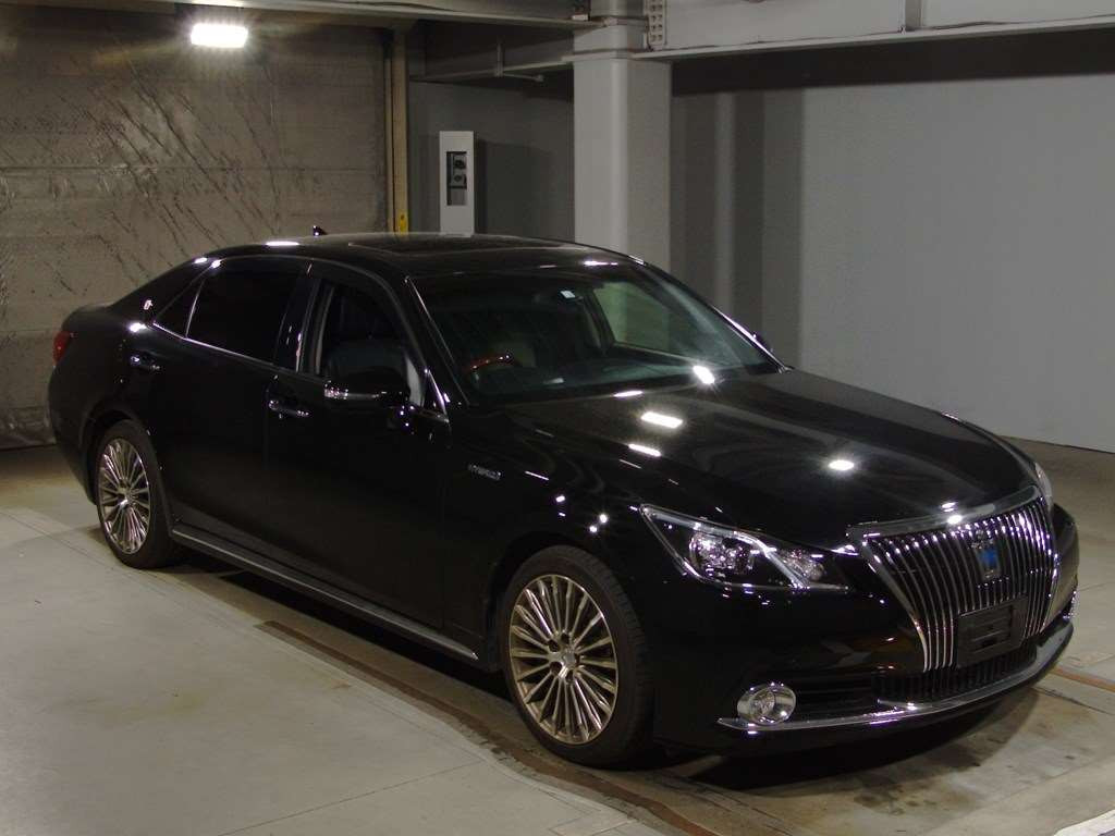 2014 Toyota Crown Majesta GWS214[2]