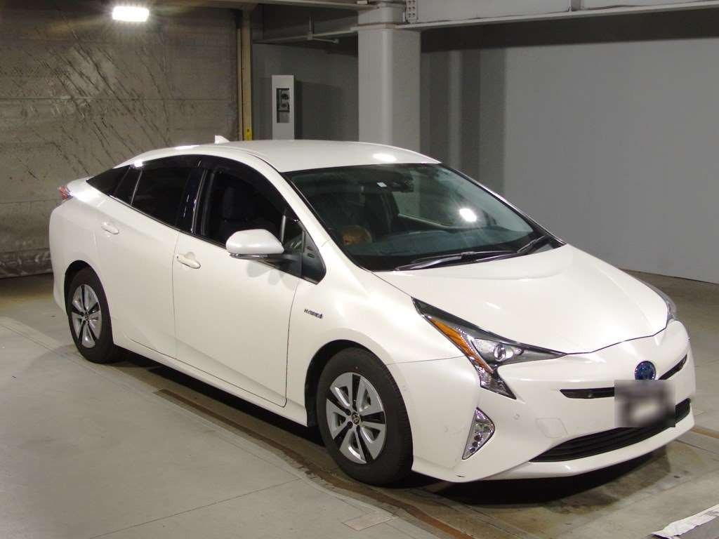 2016 Toyota Prius ZVW51[2]