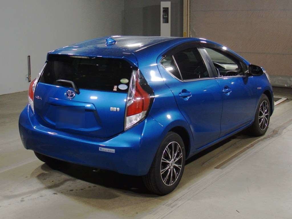 2016 Toyota Aqua NHP10[1]