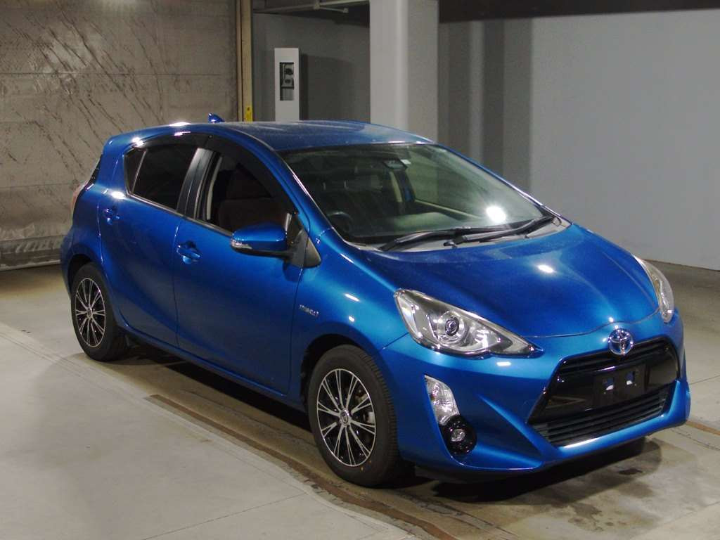 2016 Toyota Aqua NHP10[2]