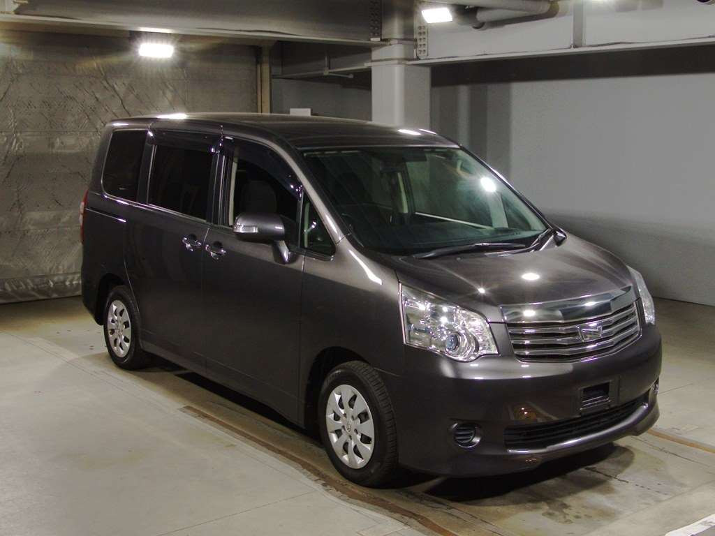 2011 Toyota Noah ZRR70G[2]