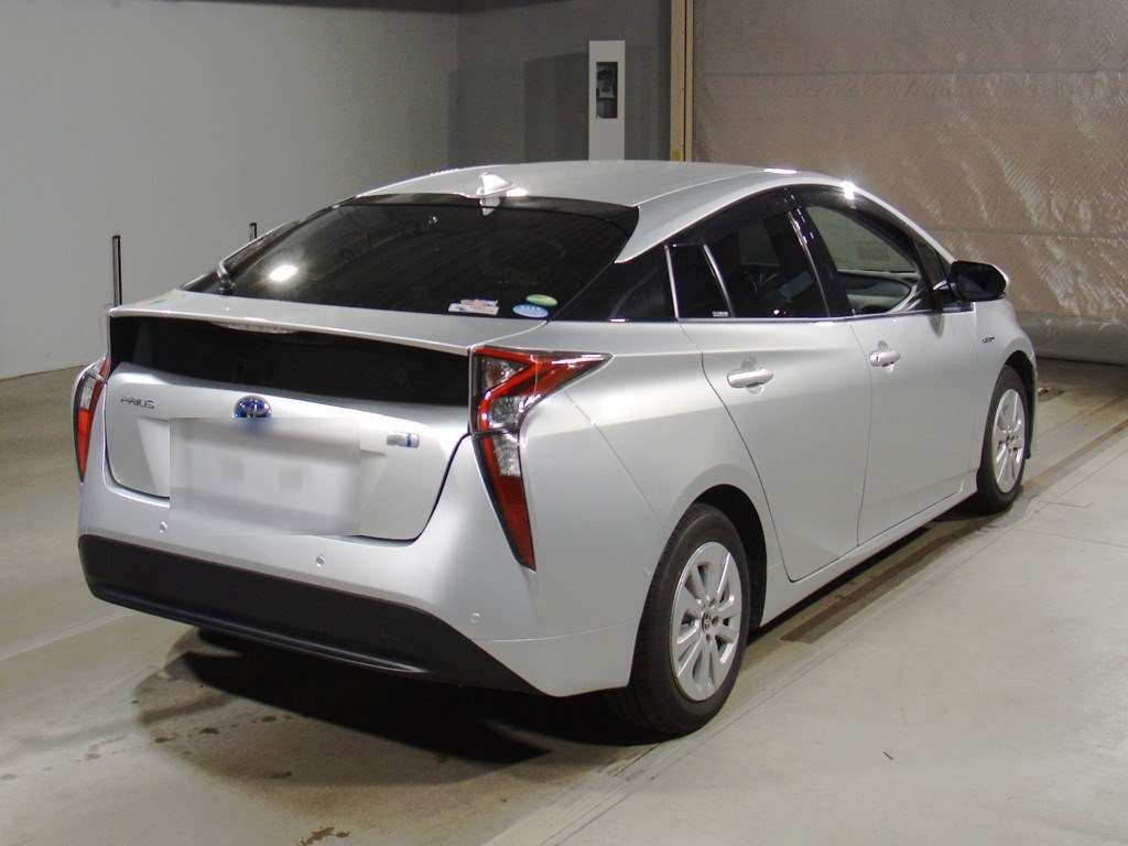 2017 Toyota Prius ZVW50[1]