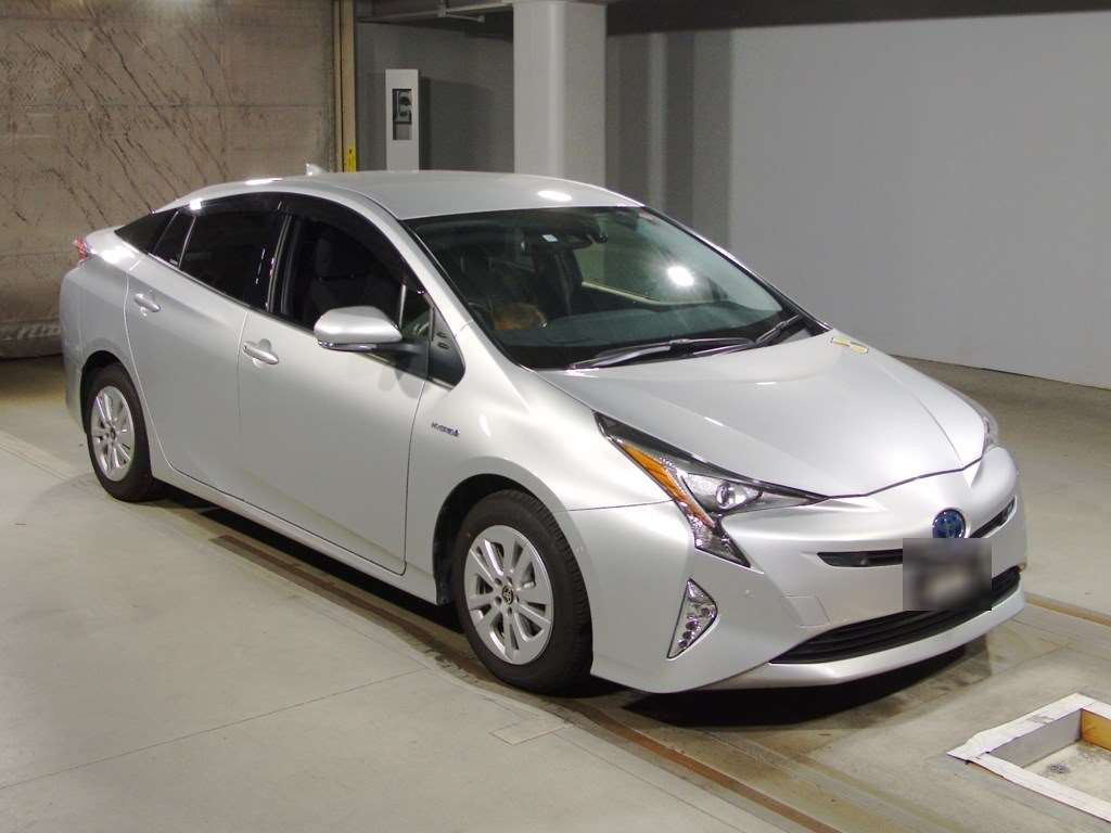 2017 Toyota Prius ZVW50[2]