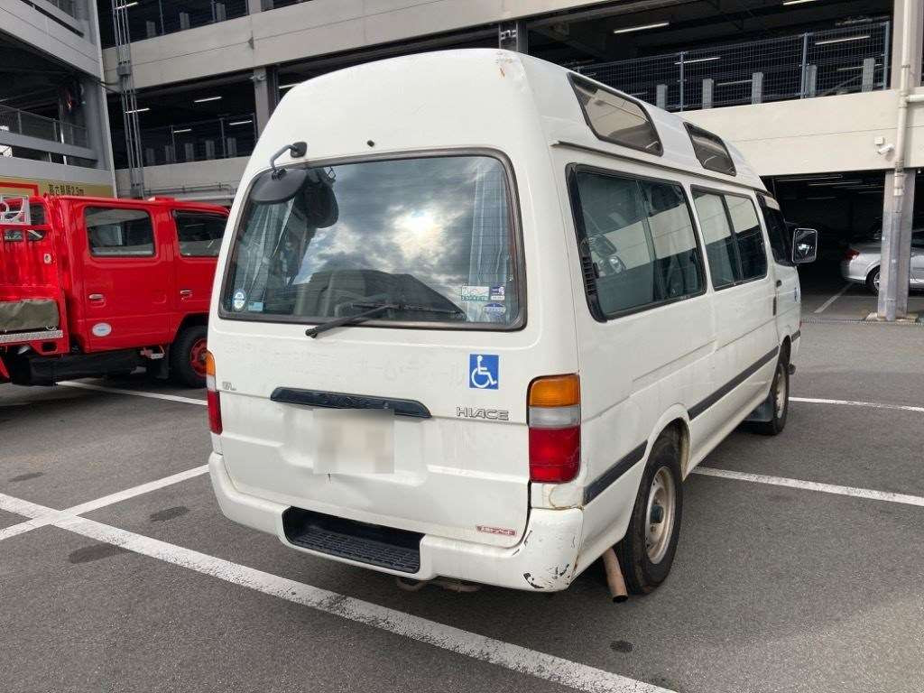 2004 Toyota Hiace Commuter TRH124B[1]