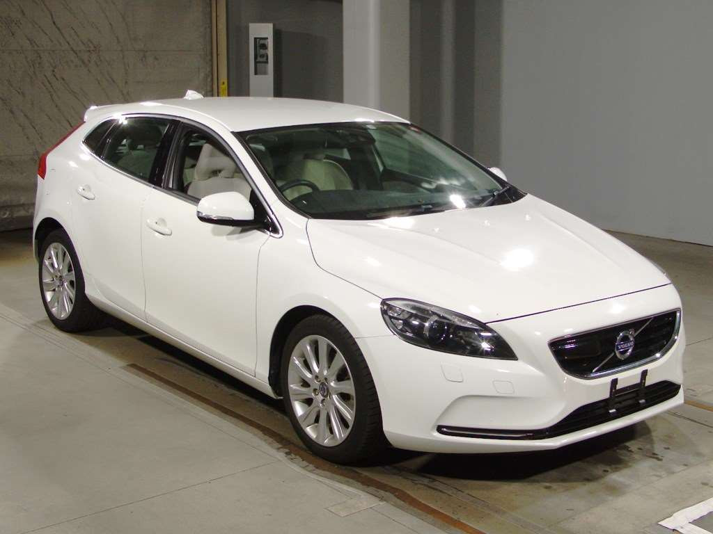 2013 Volvo V40 MB4164T[2]