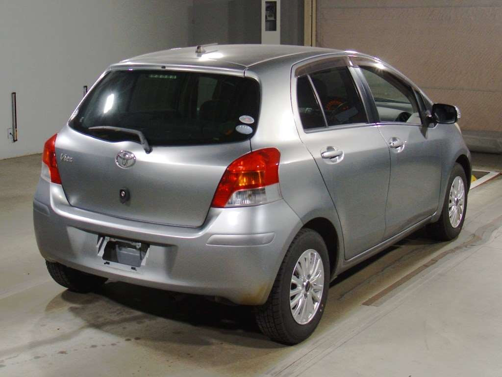 2009 Toyota Vitz SCP90[1]