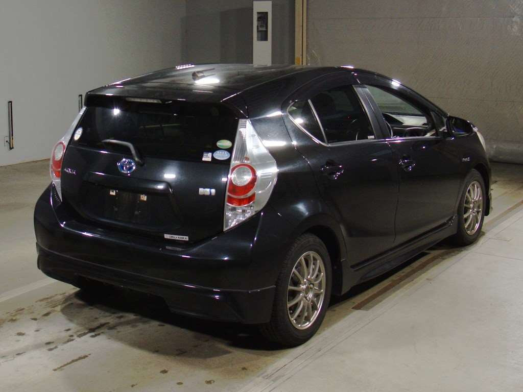 2012 Toyota Aqua NHP10[1]