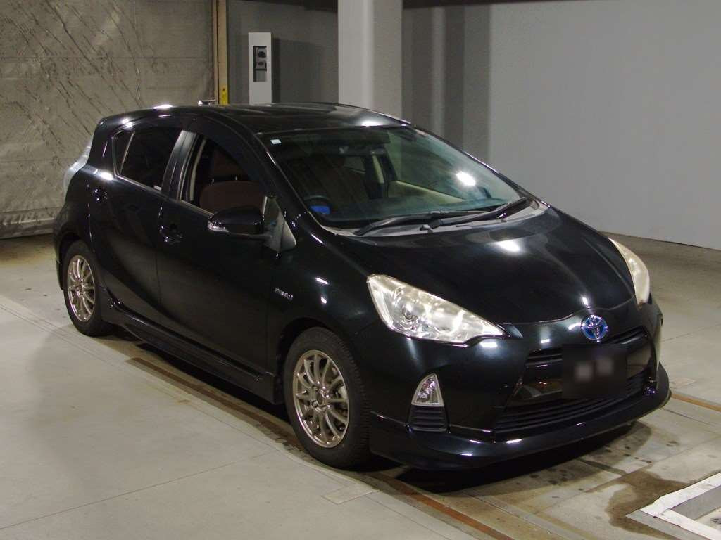 2012 Toyota Aqua NHP10[2]