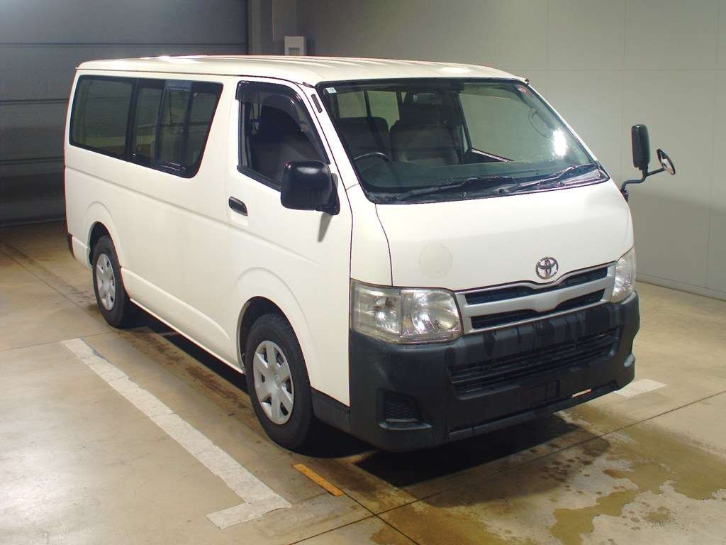 2013 Toyota Hiace Van TRH200V[2]