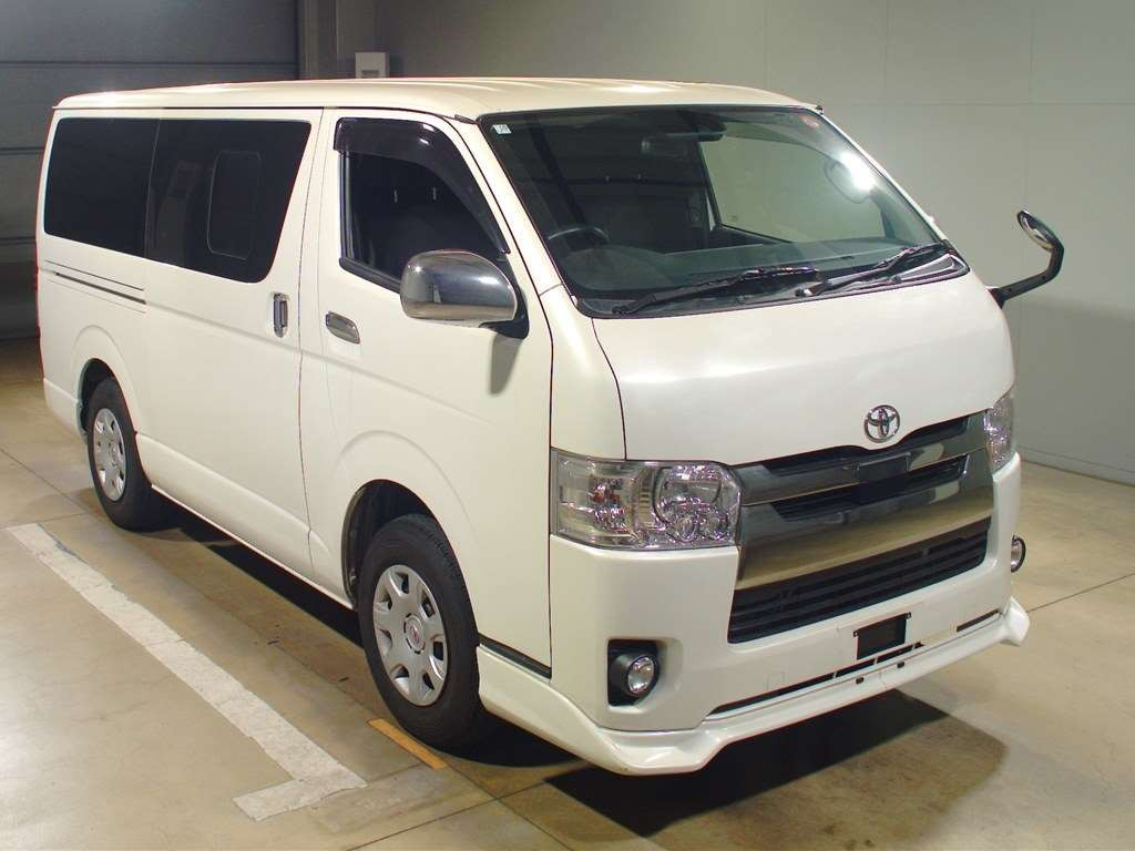 2019 Toyota Regiusace Van GDH206V[2]