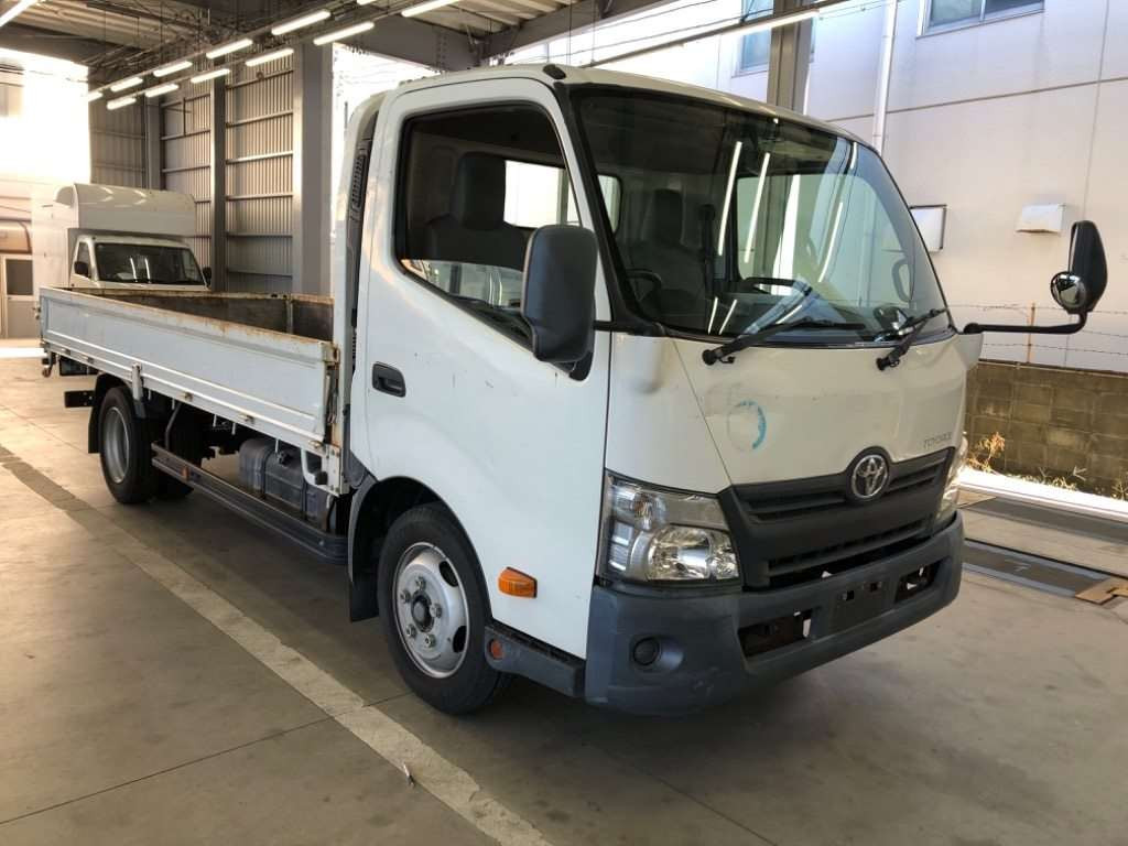 2016 Toyota Toyoace Truck XZU710[2]