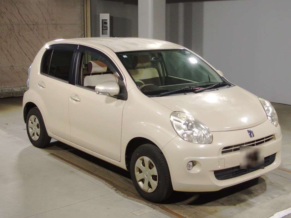 2010 Toyota Passo KGC30[2]