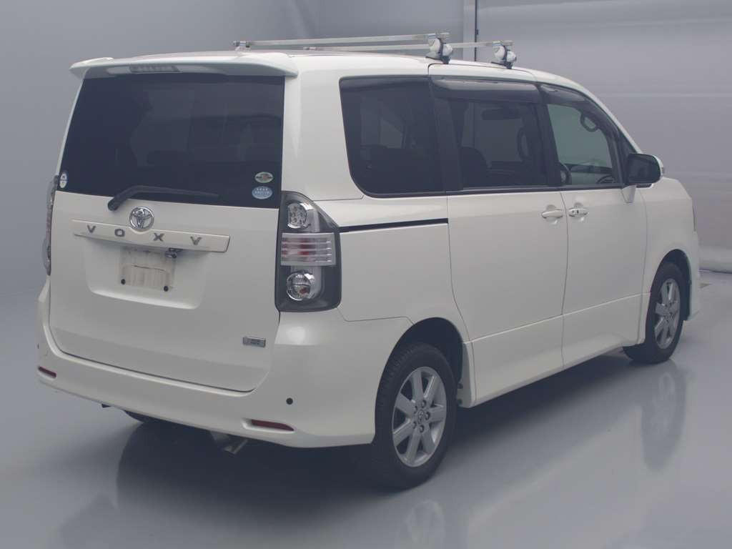 2007 Toyota Voxy ZRR75W[1]