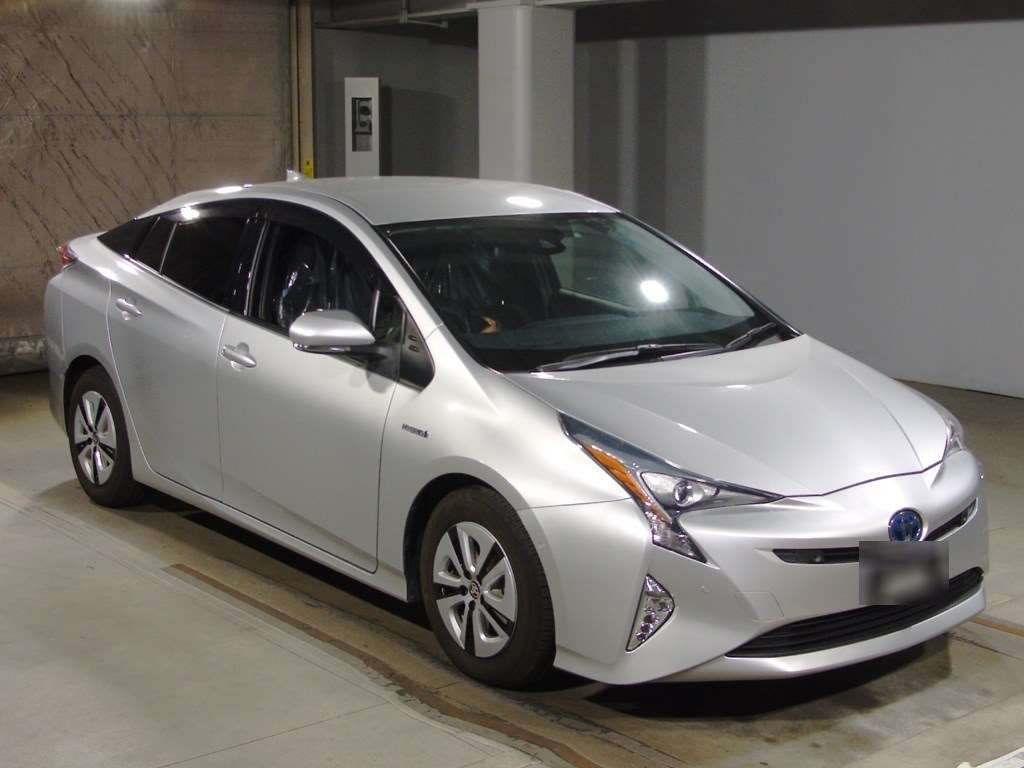 2016 Toyota Prius ZVW51[2]