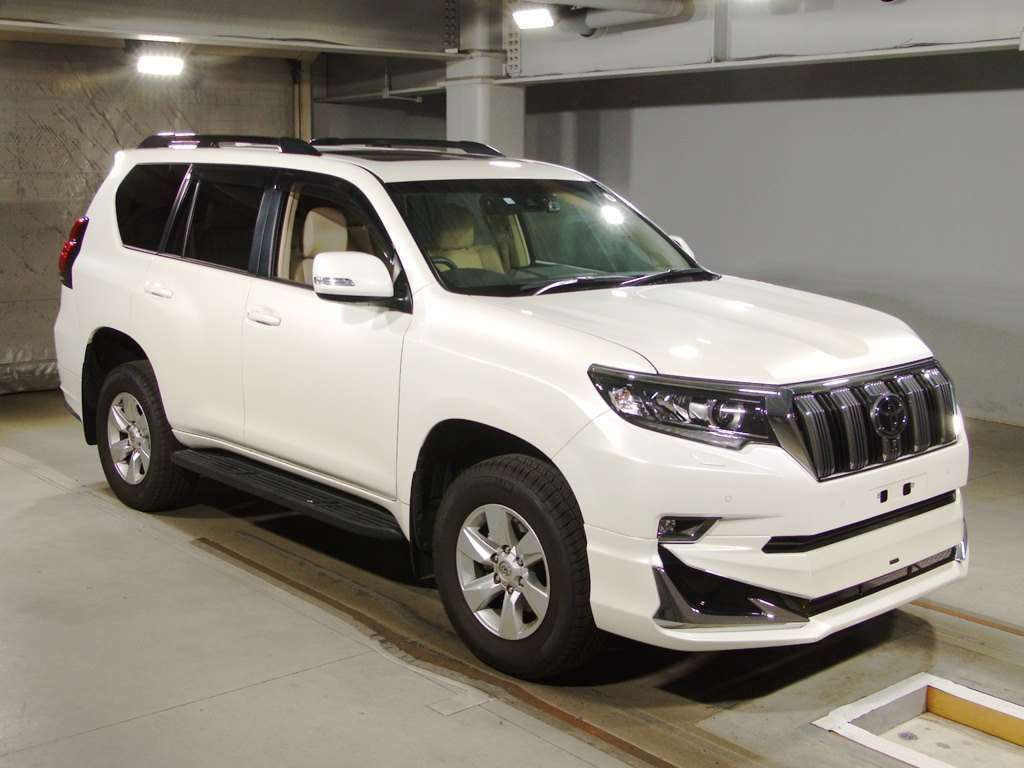 2022 Toyota Land Cruiser Prado TRJ150W[2]