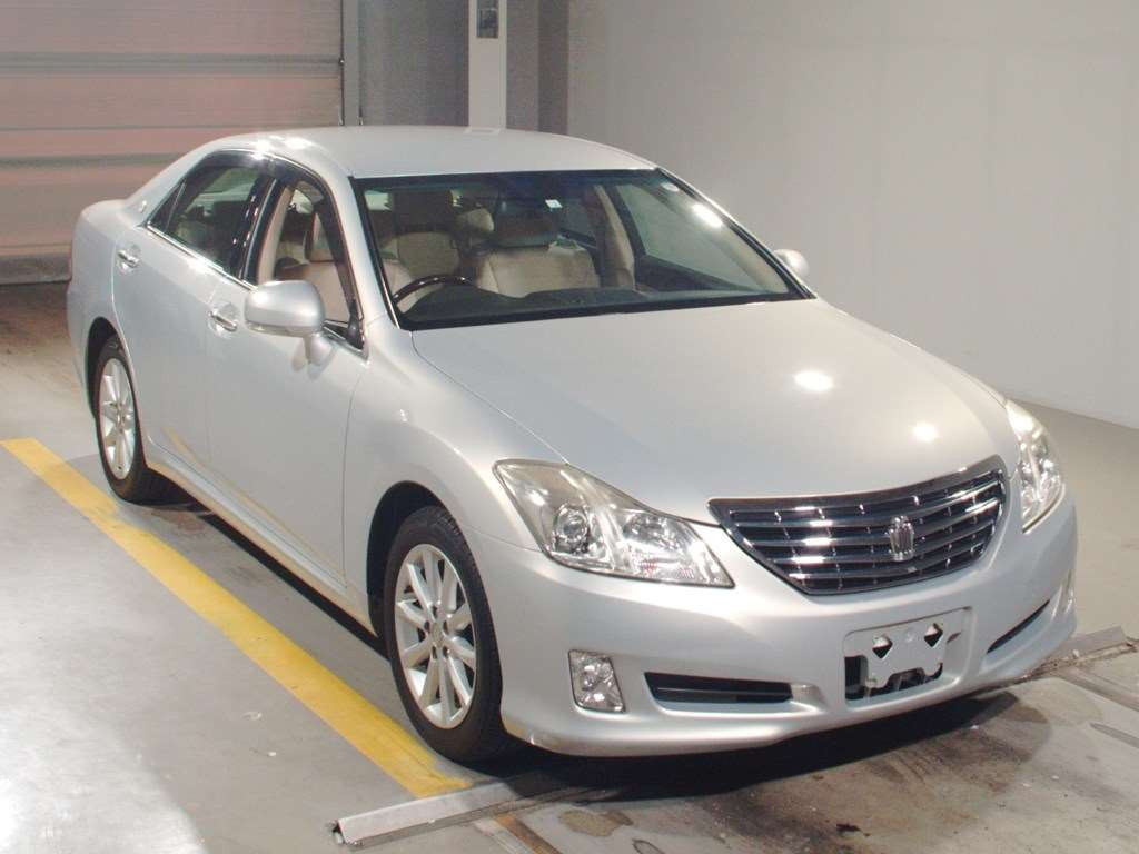 2008 Toyota Crown GRS202[2]